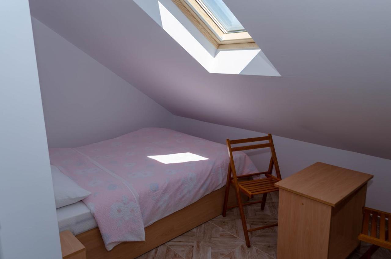 Mansarda Mica Cu Baie Proprie Apartman Kolozsvár Kültér fotó