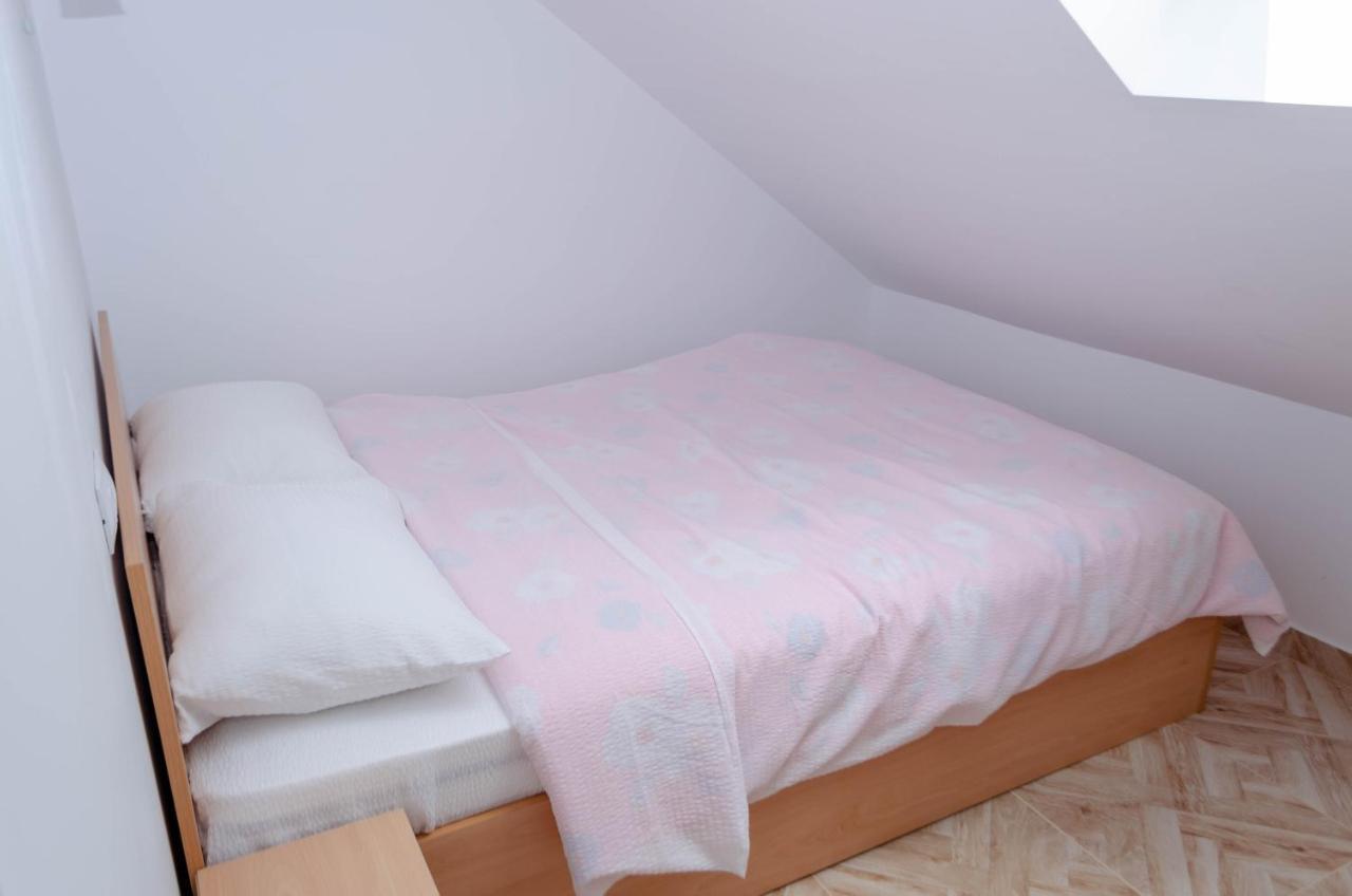 Mansarda Mica Cu Baie Proprie Apartman Kolozsvár Kültér fotó