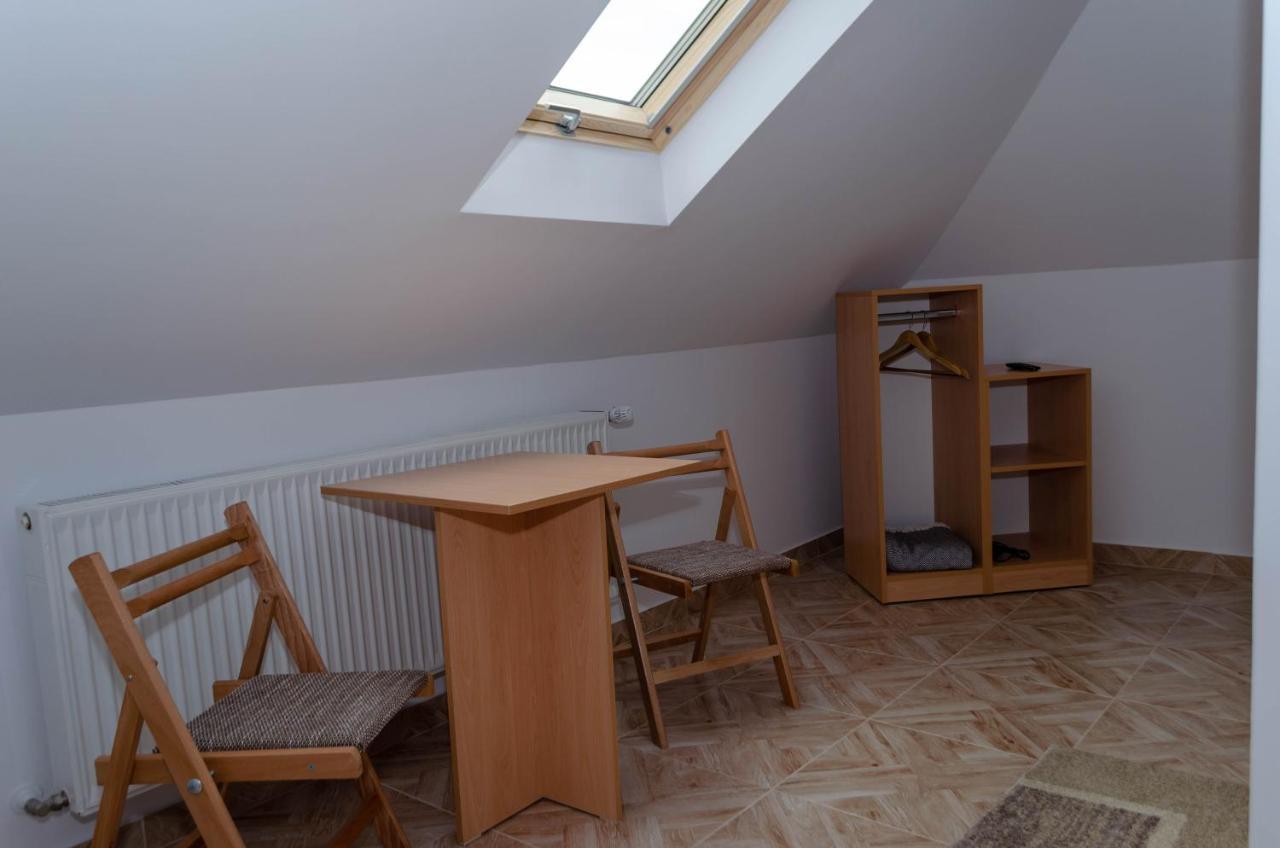 Mansarda Mica Cu Baie Proprie Apartman Kolozsvár Kültér fotó