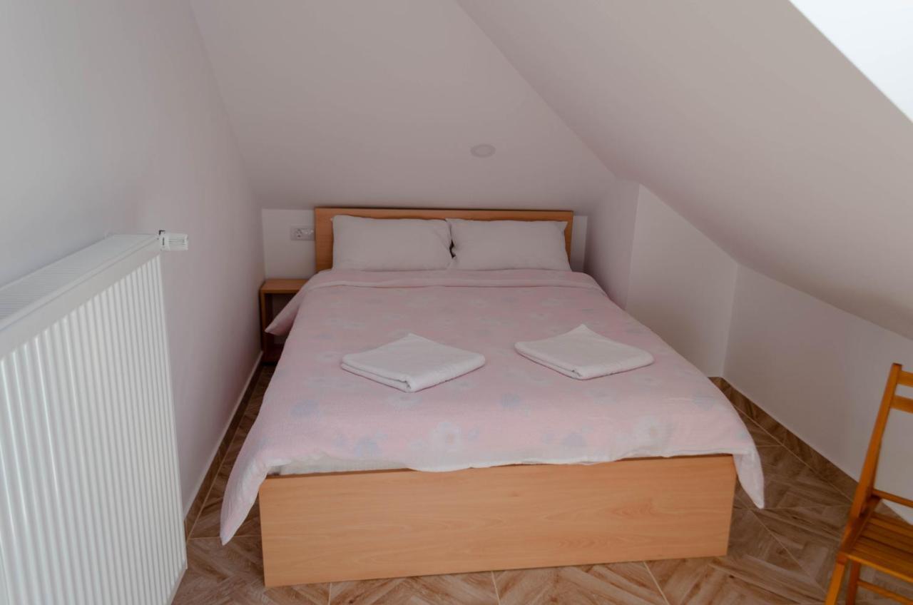 Mansarda Mica Cu Baie Proprie Apartman Kolozsvár Kültér fotó